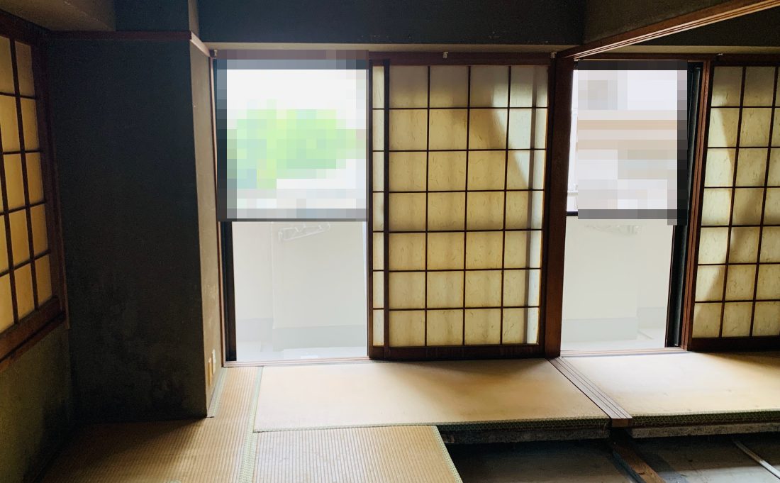 特殊清掃を終えた和室。畳と障子が残る従前の状態